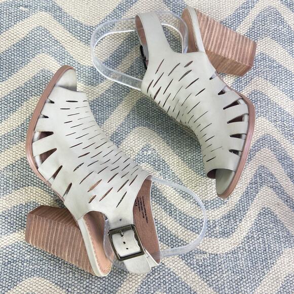 Restricted Perforated Booties Size 7.5‎ Neutral Bone Gray Faux Leather - Picture 6 of 13